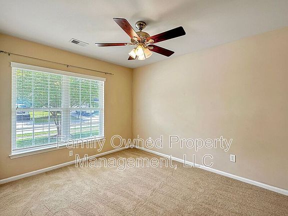 4th image of 261 Emerald Isle Dr