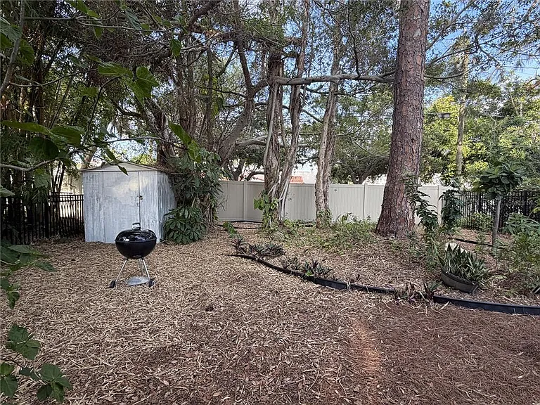 421 Riviera St — Photo 18