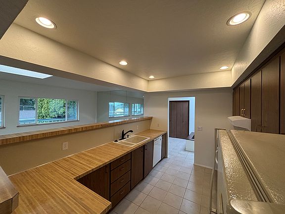 Dishwasher, Range, Oven, and Refrigerator - TONS of counter space