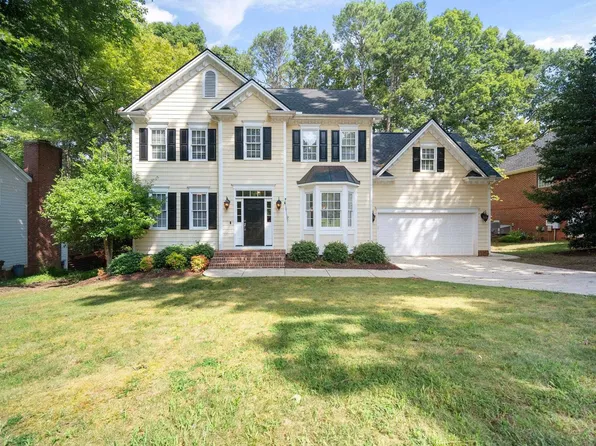 102 Large Oaks Dr, Cary, NC 27518