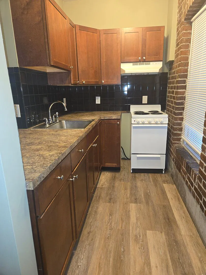 1119-1121 Linden Street — Photo 4