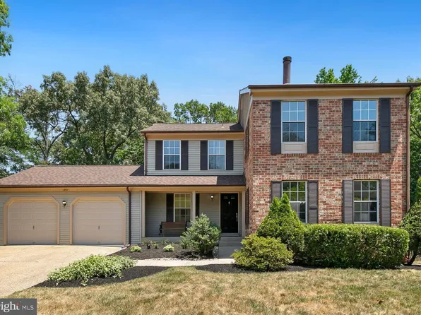 10107 Treetop Ln, Lanham, MD 20706