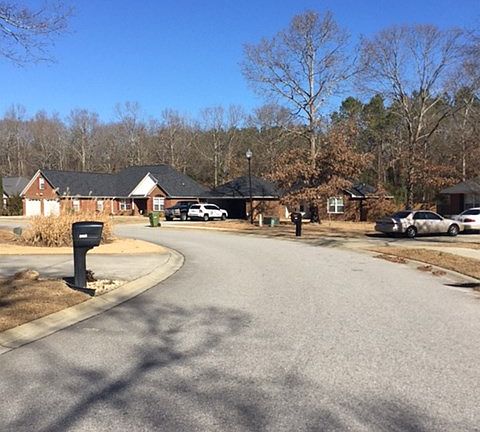 3rd image of 3125 Foxcroft Cir