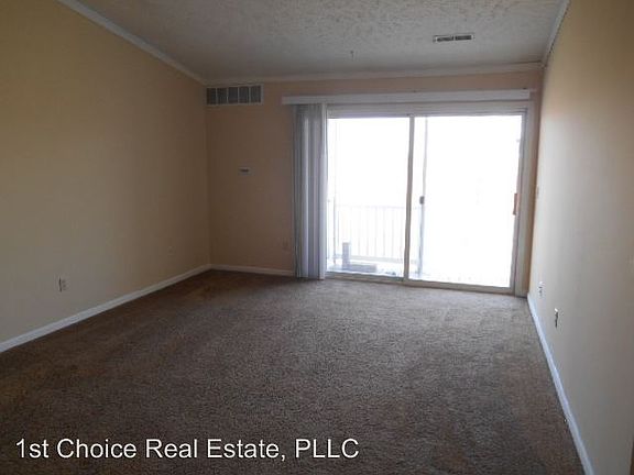 4th image of 612 Carom Cir