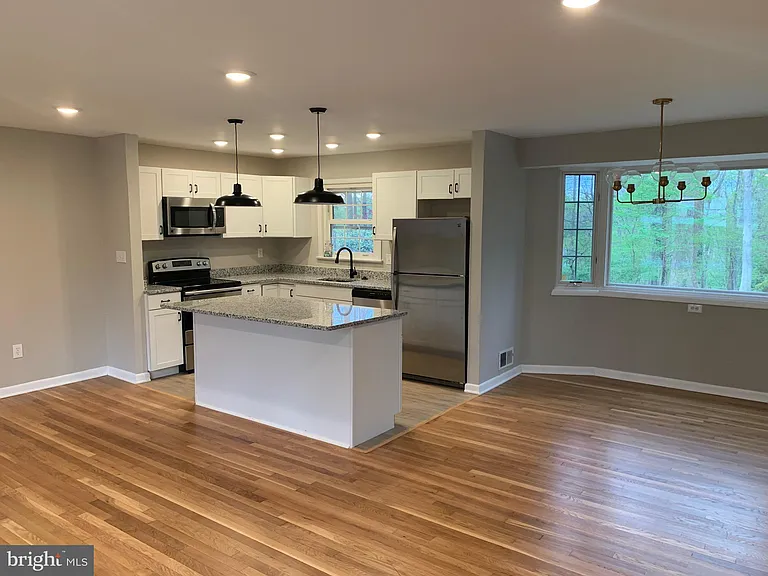 6810 Fern Ln — Photo 4