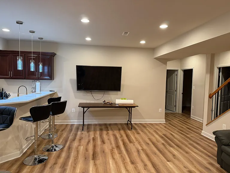 1643 Strine Dr — Photo 1