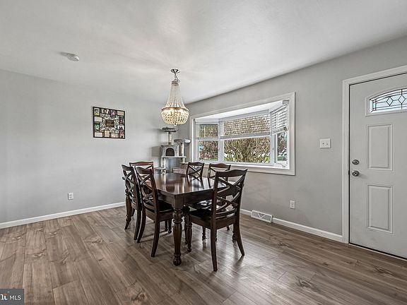 4th image of 250 College Dr