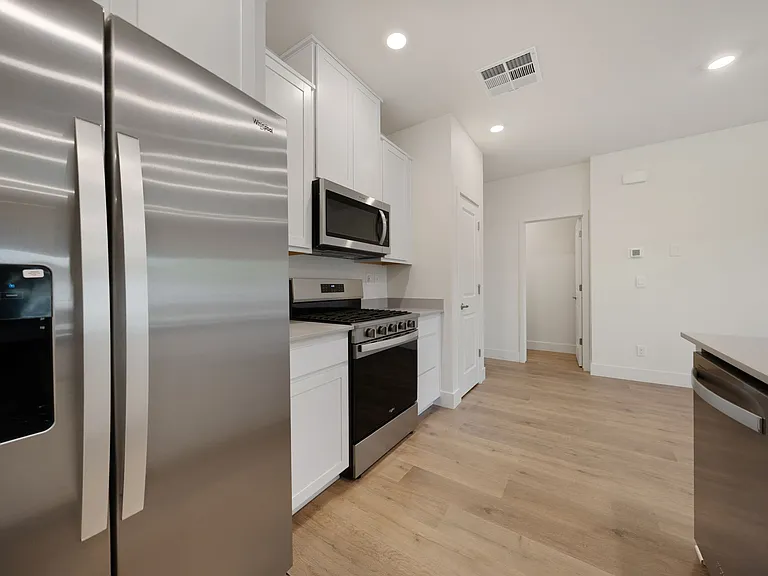 1594 Grazer Way — Photo 11