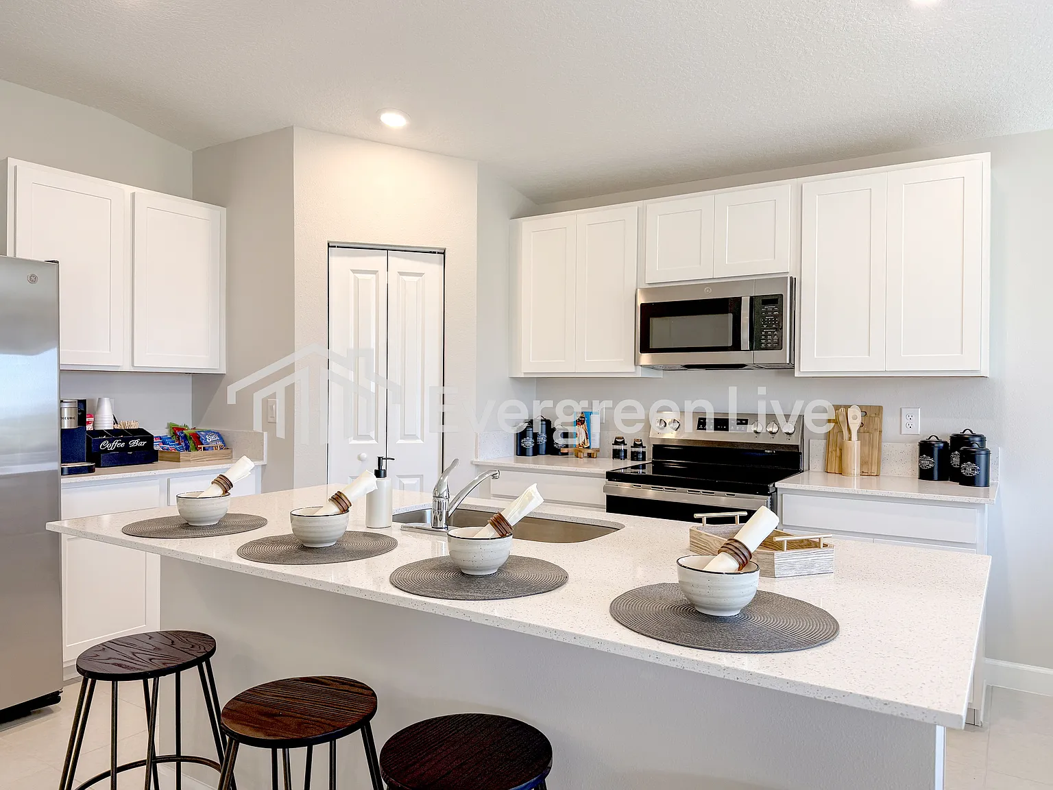 4 bed, 2.0 bath, 1824 sqft, $2,045 — Photo 3