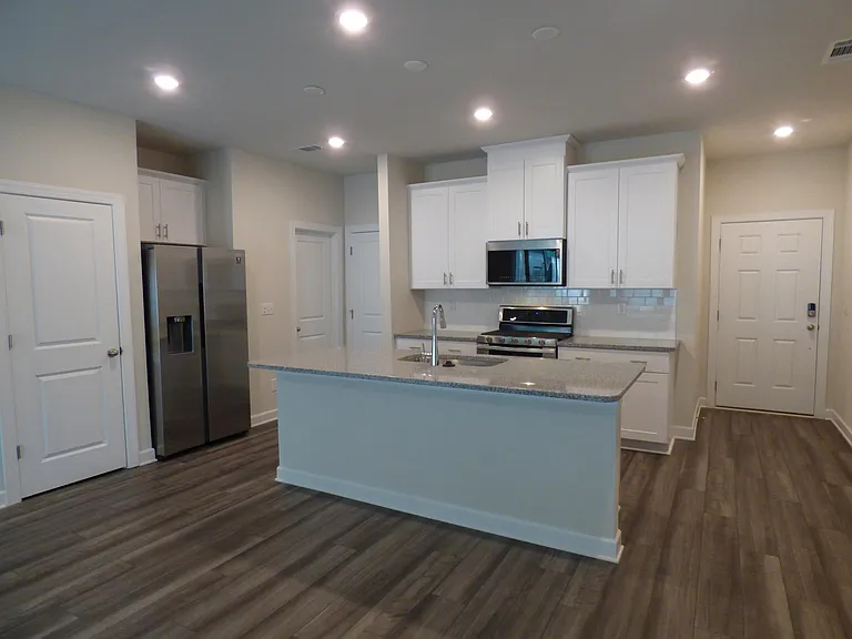 1026 Maltby St — Photo 5