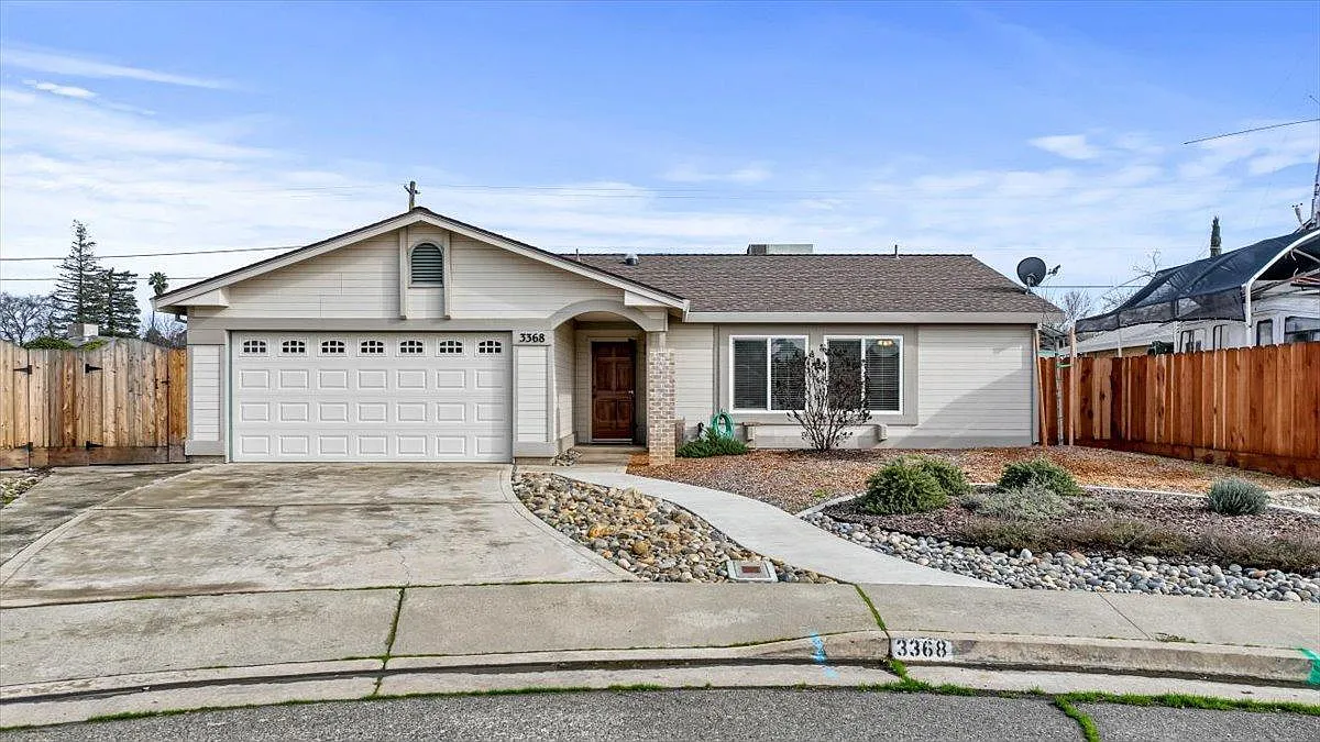 3368 Scott Dr photo 1