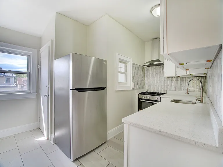 57-59 Poe Ave #3 — Photo 5