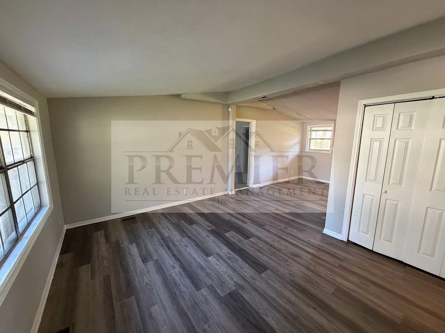 505 N Geronimo Drive Independence Mo -Rent $1399 -4 Bed / 1.5 Bath Home For Rent -- Ready To Call... — Photo 2
