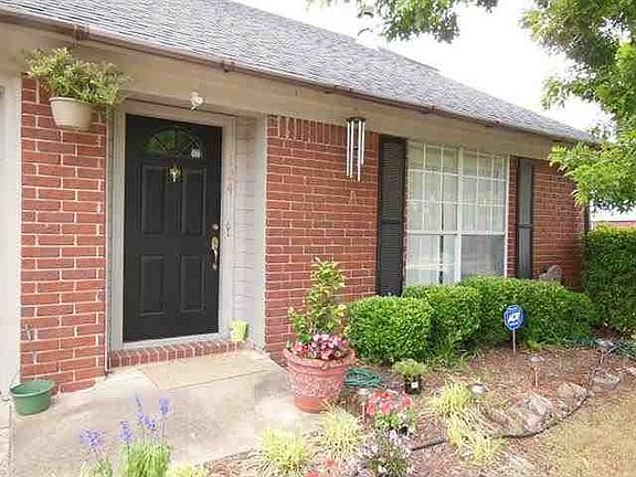 2nd image of 124 Presidio Pl