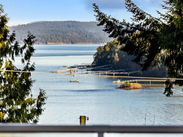 1678 Lands End Rd, North Saanich, BC V8L 5L5