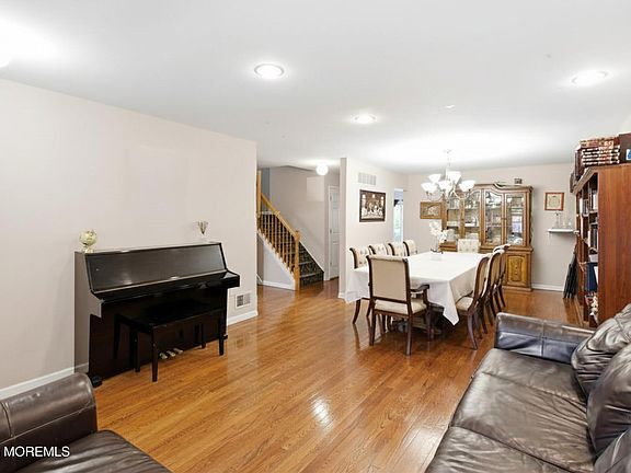 5th image of 21 Kingsfield Drive