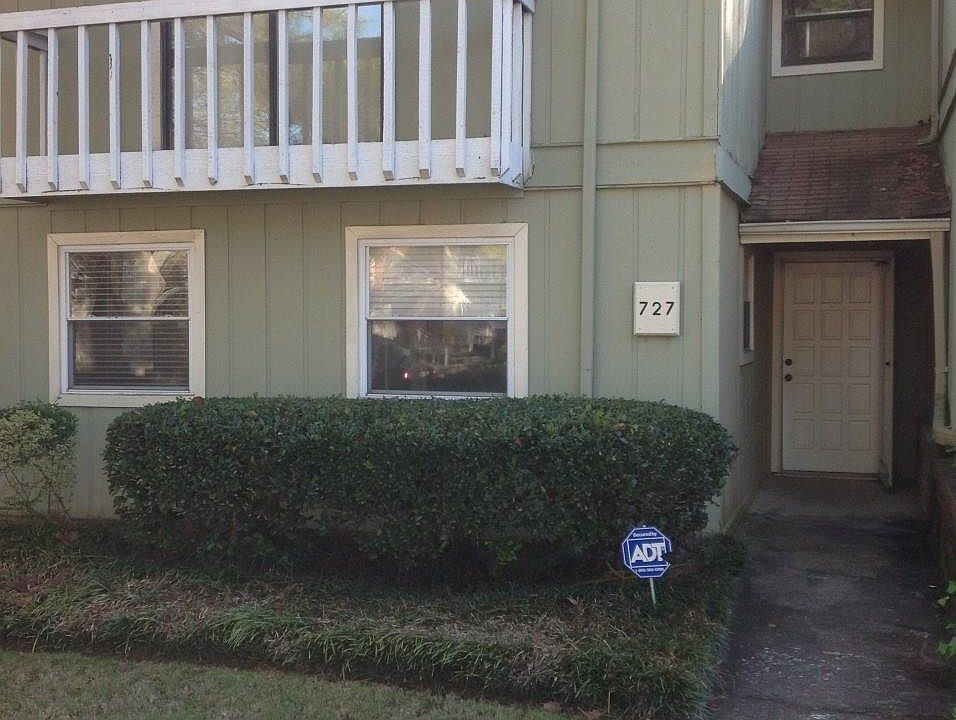 1st image of 727 Somerset Ct SE #727
