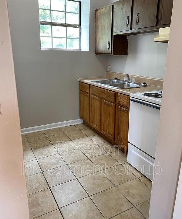 1st image of 102 E H St #7