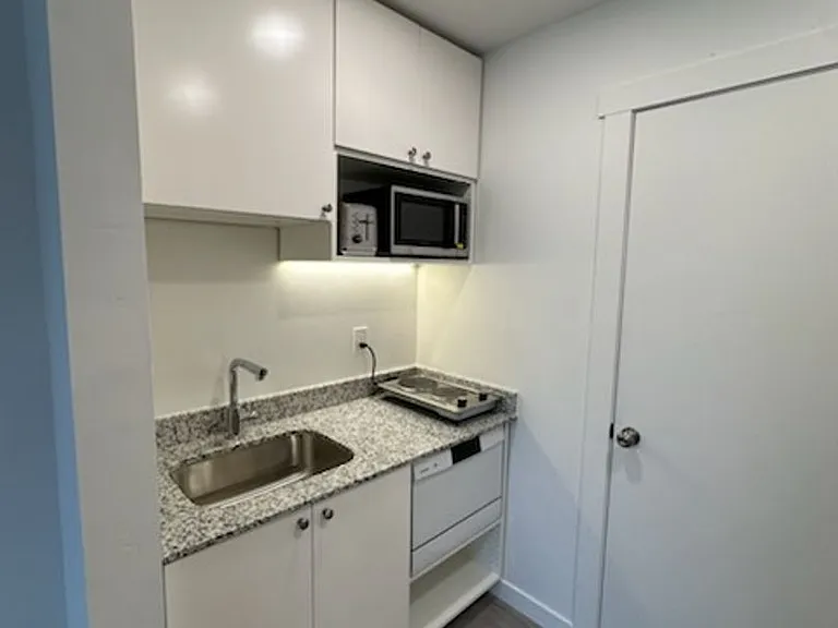 498 E Fort Union Blvd — Photo 8
