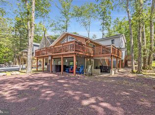 151 S Lake Dr, Lake Harmony, PA 18624