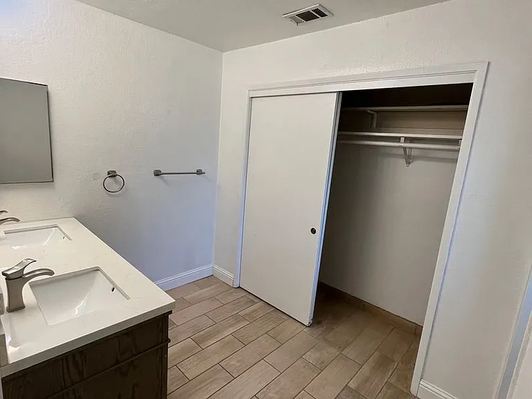 4907 W Howard Ave — Photo 14