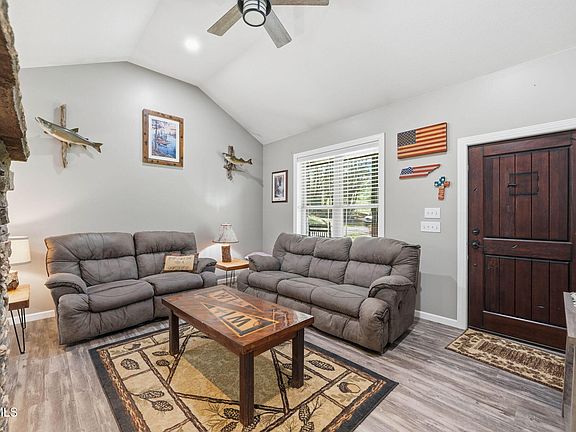 4th image of 289 Myrtle Dr