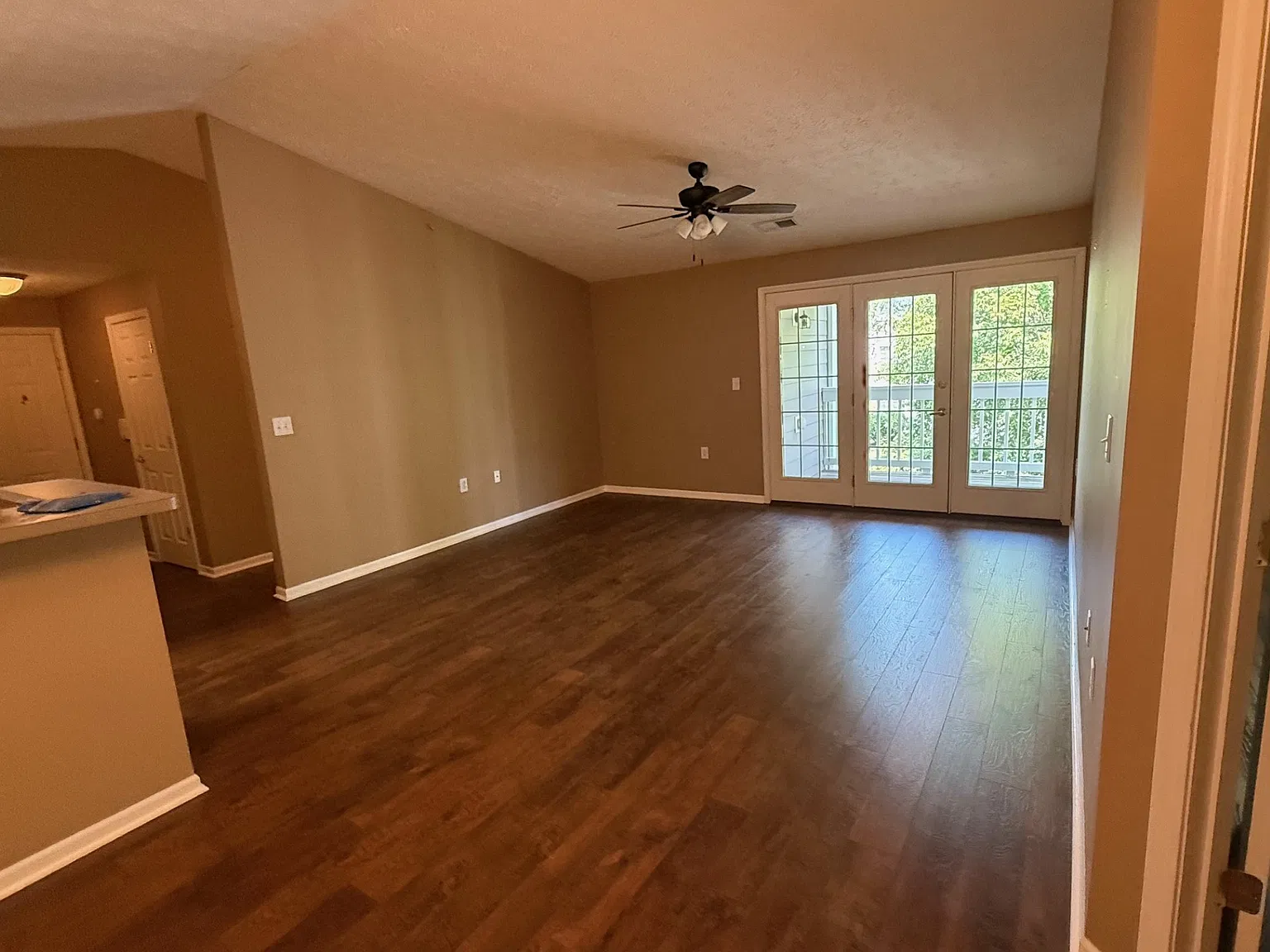 3 bed, 1301 sqft, $1,500 — Photo 4