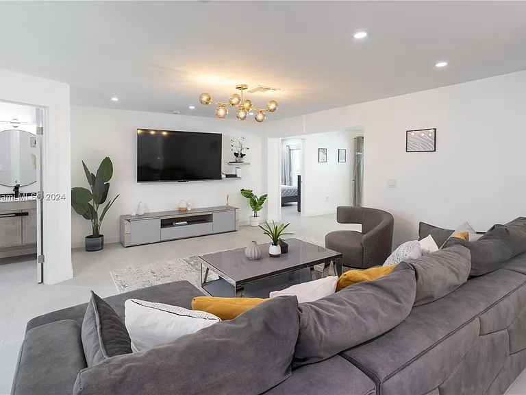 1575 Osprey Ave — Photo 11