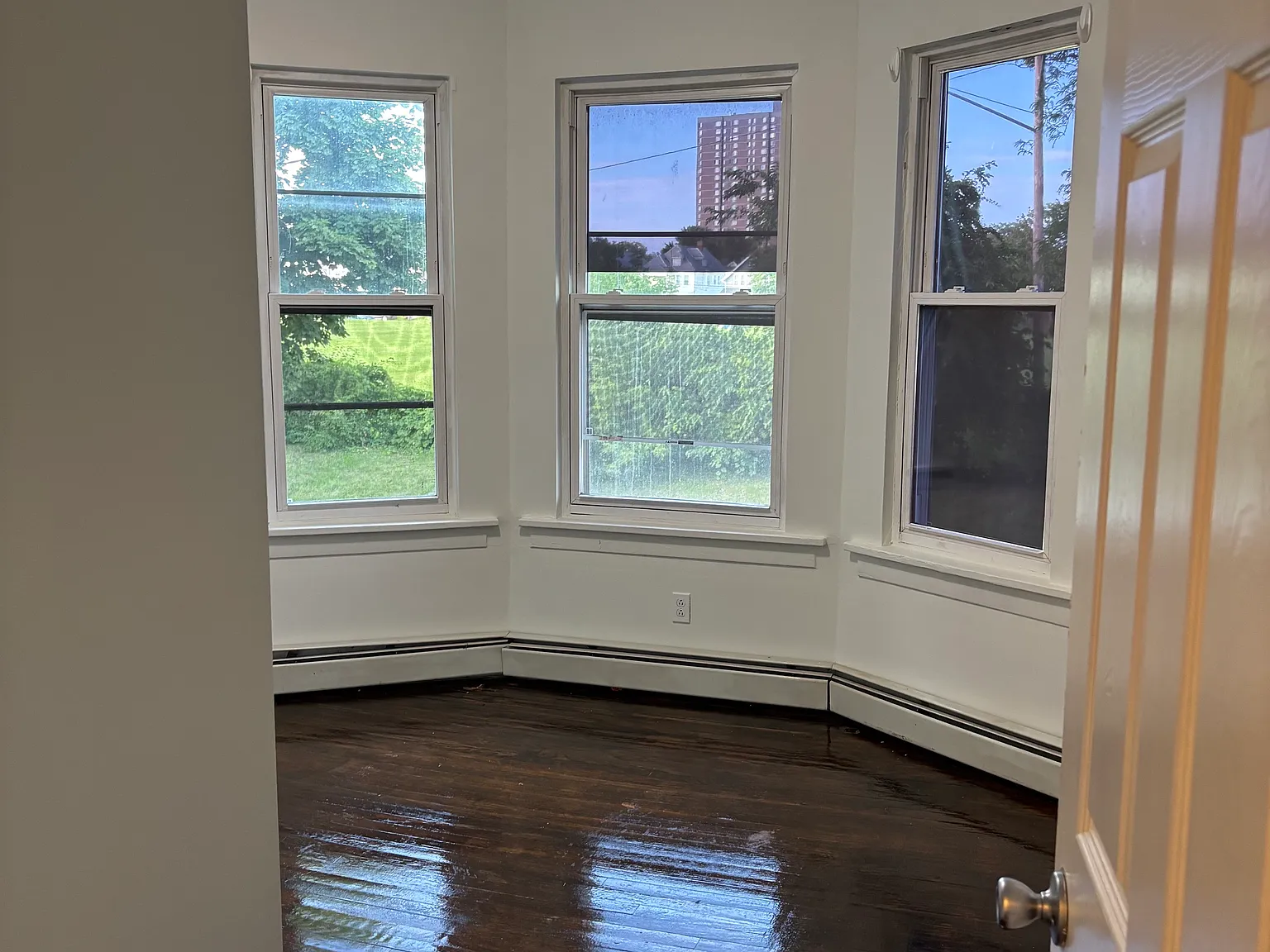 5 bed, 1500 sqft, $2,400 — Photo 3