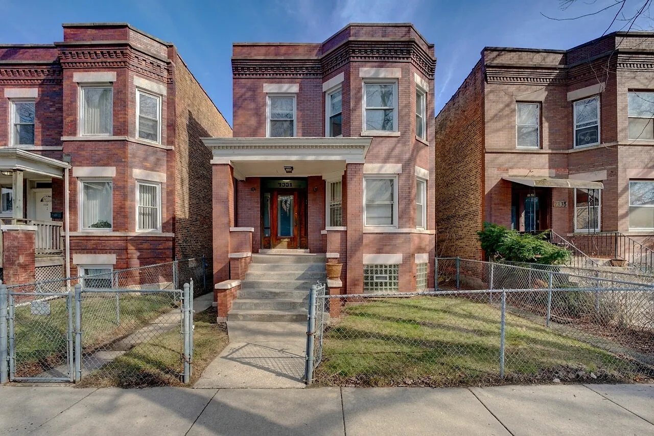 3 bed, 1400 sqft, $1,800 — Photo 1