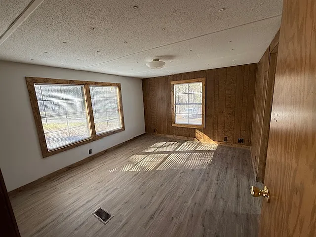 3 bed, $1,450 — Photo 2