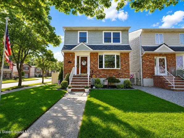 7 Teakwood Ct, Staten Island, NY 10308