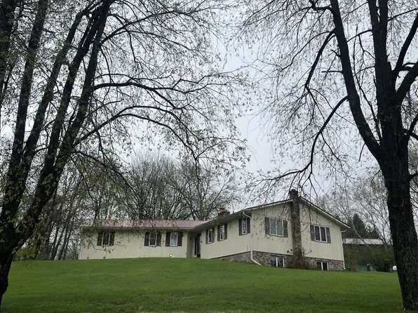 2114 Jannsen Ct SE, Menomonie, WI 54751