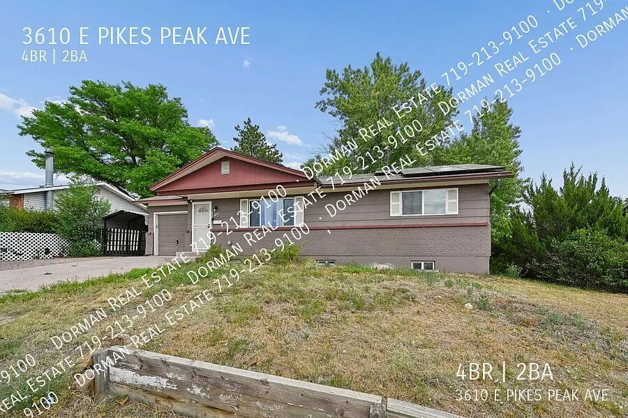 $500 OFF the first month of rent! - Bright and Cheery 4 Bedroom, 2 Bath in Park Hill! Available N... — Photo 4