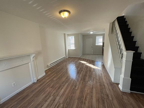 LIVING / DINING ROOM