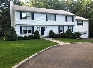 7 Leslie Ln, Norwalk, CT 06850