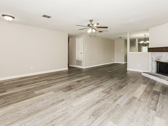 4th image of 536 Laurel Ln