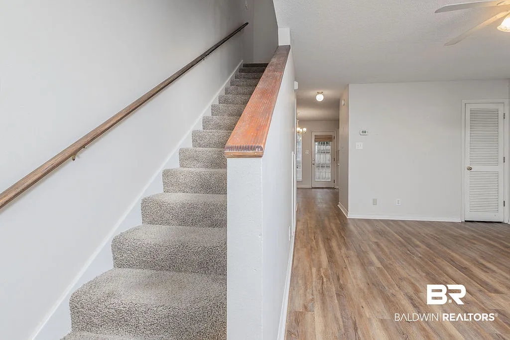 2 bed, 1.5 bath, 1024 sqft, $1,700 — Photo 4