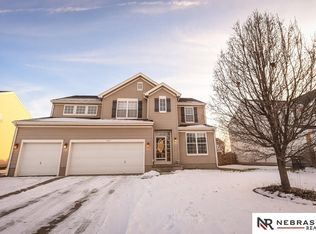 1807 Fox Run Dr, Papillion, NE 68046