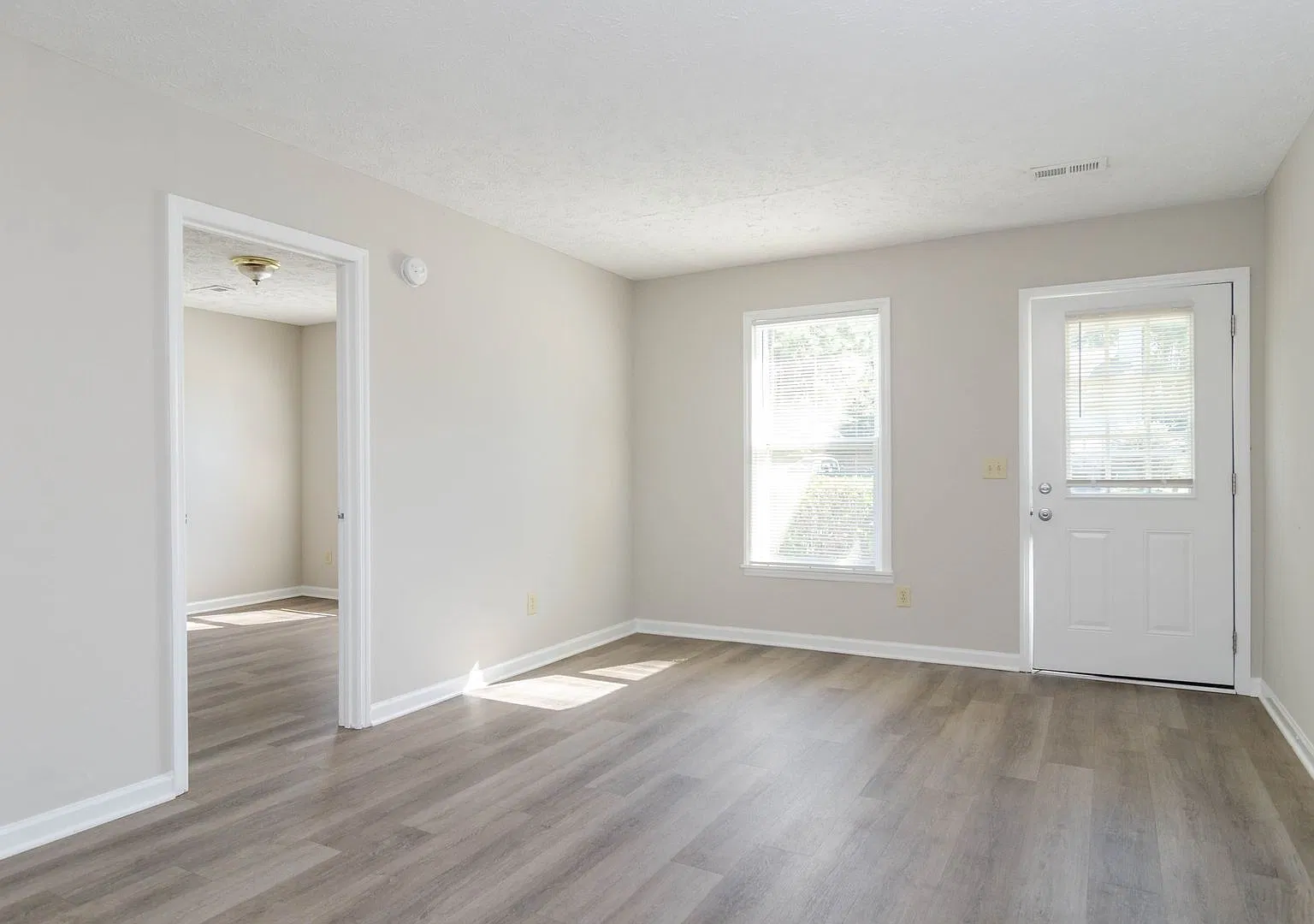 407 Lennon Drive — Photo 2