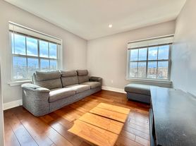 1003 S 4th St