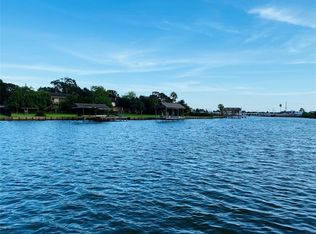 2043 Glencove Dr, Seabrook, TX 77586