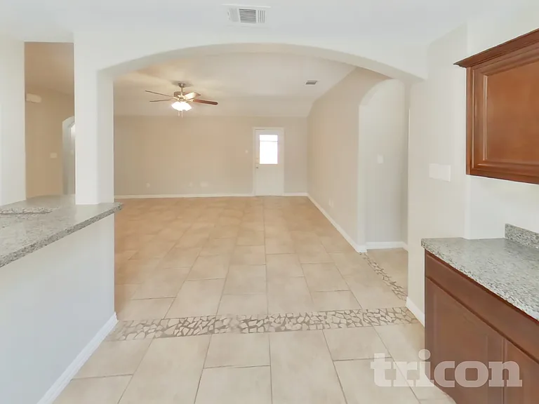 429 Park Meadows Dr — Photo 3