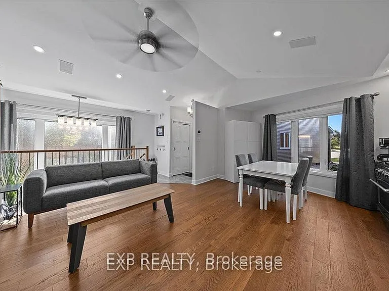 18 Ivylea St #B — Photo 2