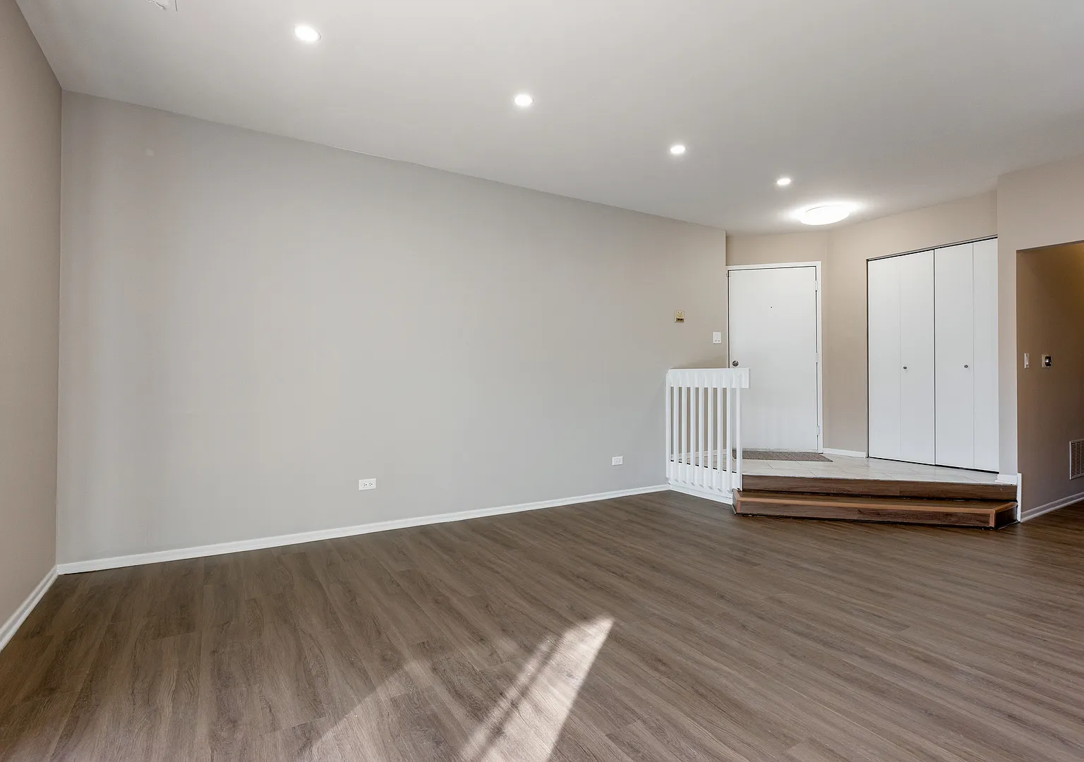 2 bed, 1200 sqft, $2,200 — Photo 4