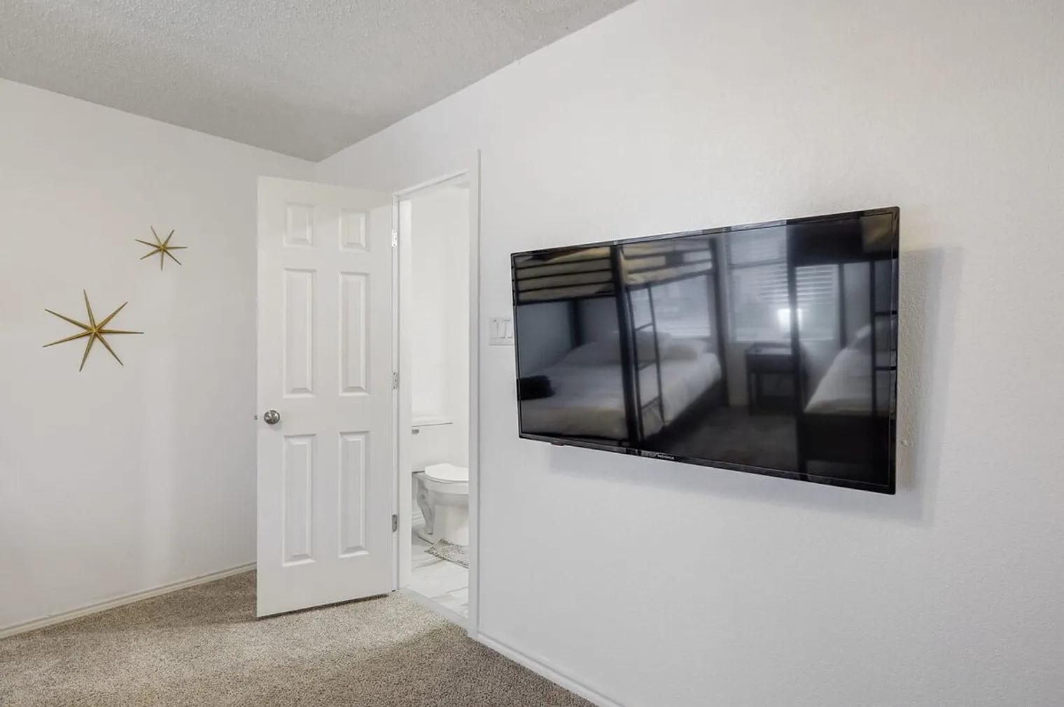 5 bed, 3.0 bath, 2518 sqft, $8,197 — Photo 1