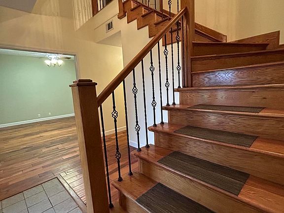 4th image of 215 Obannon Valley Ln