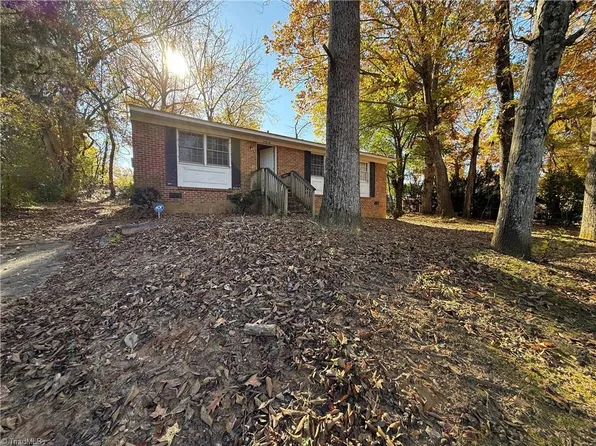 2010 Sharonbrook Dr, Greensboro, NC 27405