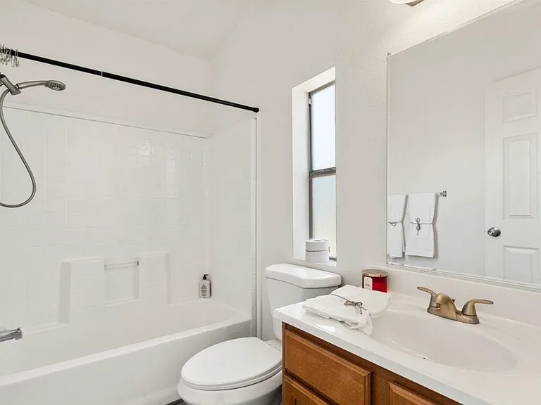 24175 N Los Angeles St — Photo 8