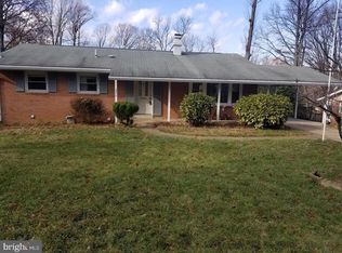 3910 Forest Grove Dr, Annandale, VA 22003